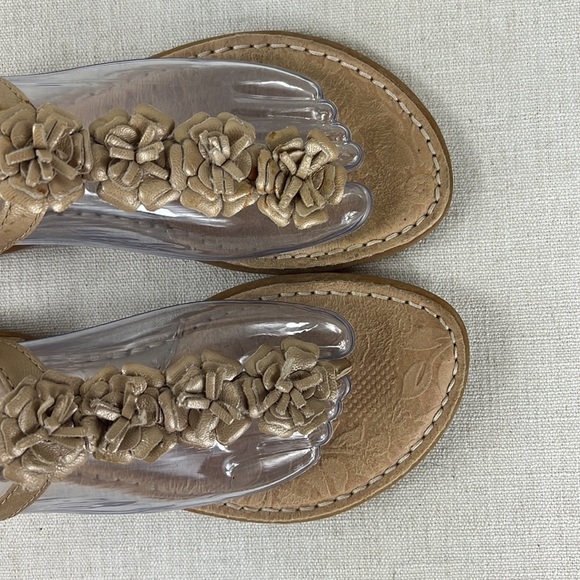 BOC Born Concepts Leather Sandals Women's Size 8 Tan Floral Thong Buckle Closure - Picture 2 of 13
